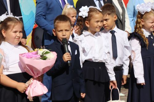 Яркий старт нового учебного года: в Нурлатской гимназии прошла торжественная линейка