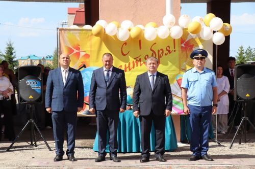 Для 73 первоклассников школы №9 впервые прозвучал школьный звонок