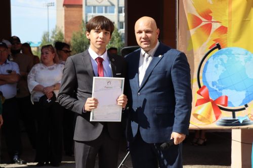 Для 73 первоклассников школы №9 впервые прозвучал школьный звонок