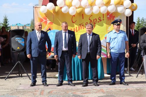 Для 73 первоклассников школы №9 впервые прозвучал школьный звонок