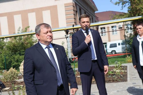 В Нурлате торжественно открыли Аллею учителей
