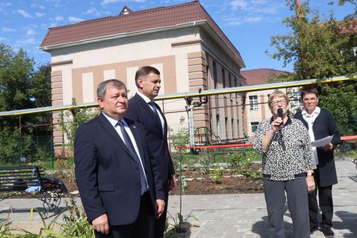 В Нурлате торжественно открыли Аллею учителей