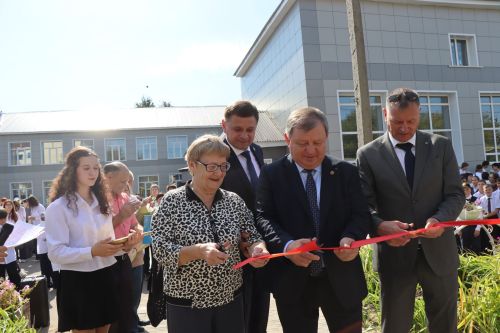 В Нурлате торжественно открыли Аллею учителей