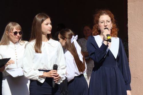 Яркий старт нового учебного года: в Нурлатской гимназии прошла торжественная линейка