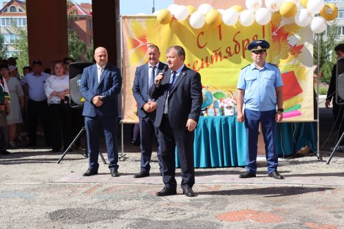 Для 73 первоклассников школы №9 впервые прозвучал школьный звонок