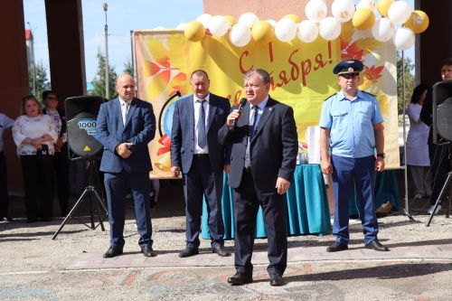 Для 73 первоклассников школы №9 впервые прозвучал школьный звонок