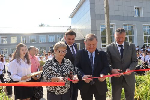 В Нурлате торжественно открыли Аллею учителей