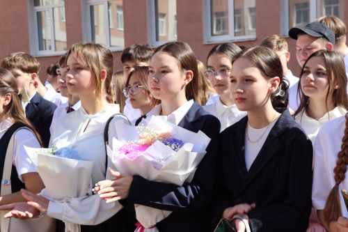 Для 73 первоклассников школы №9 впервые прозвучал школьный звонок