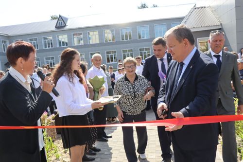 В Нурлате торжественно открыли Аллею учителей