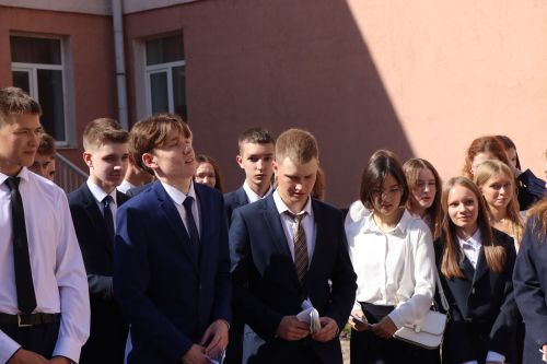 Яркий старт нового учебного года: в Нурлатской гимназии прошла торжественная линейка