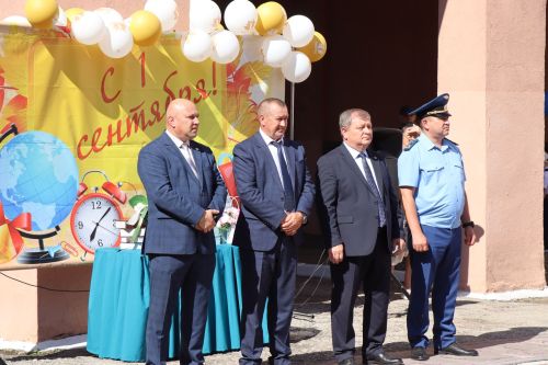 Для 73 первоклассников школы №9 впервые прозвучал школьный звонок
