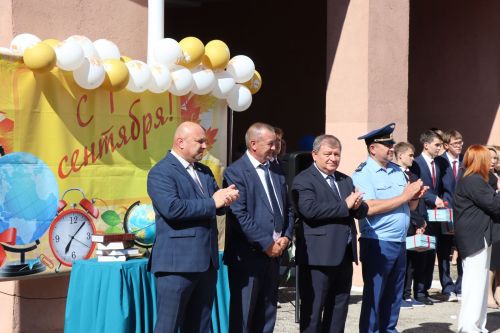 Для 73 первоклассников школы №9 впервые прозвучал школьный звонок