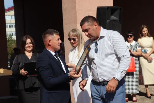 Яркий старт нового учебного года: в Нурлатской гимназии прошла торжественная линейка