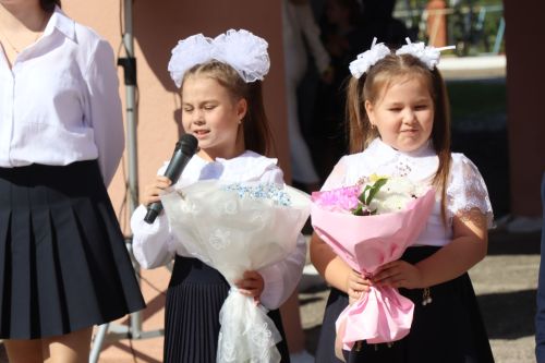 Яркий старт нового учебного года: в Нурлатской гимназии прошла торжественная линейка