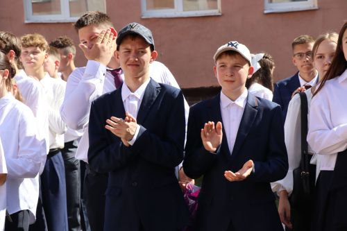 Для 73 первоклассников школы №9 впервые прозвучал школьный звонок