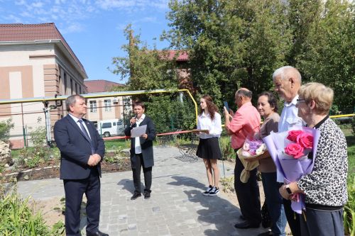 В Нурлате торжественно открыли Аллею учителей
