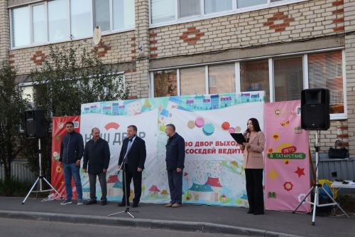В Нурлате торжественно открыли еще один благоустроенный двор