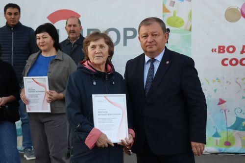 В Нурлате торжественно открыли еще один благоустроенный двор