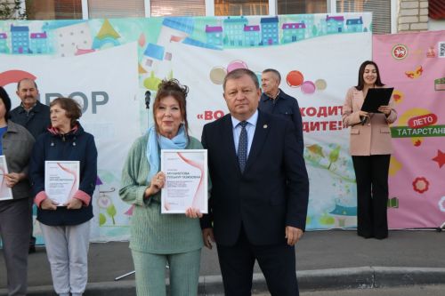 В Нурлате торжественно открыли еще один благоустроенный двор
