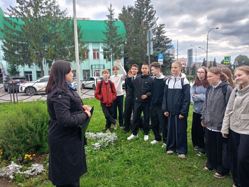 В Нурлате проходят экскурсии по улице Школьная в рамках проекта «Вспомним Героев поименно»
