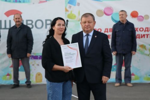 В Нурлате торжественно открыли еще один благоустроенный двор