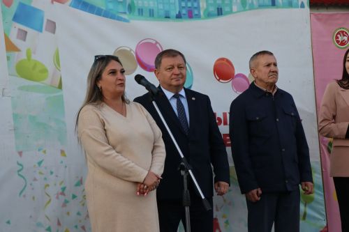 В Нурлате торжественно открыли еще один благоустроенный двор