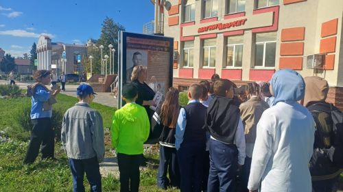 В Нурлате проходят экскурсии по улице Школьная в рамках проекта «Вспомним Героев поименно»