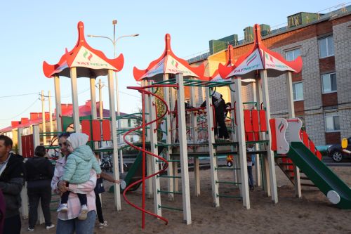 В Нурлате торжественно открыли еще один благоустроенный двор