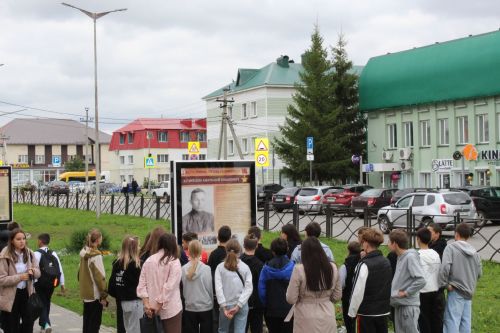 В Нурлате проходят экскурсии по улице Школьная в рамках проекта «Вспомним Героев поименно»