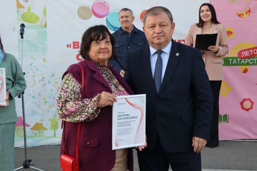В Нурлате торжественно открыли еще один благоустроенный двор