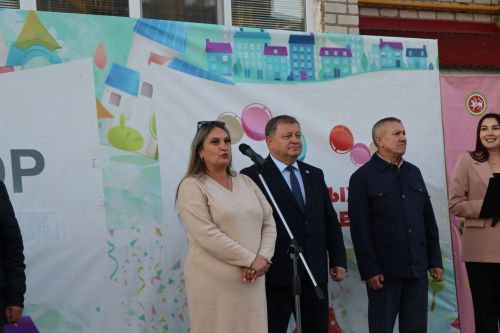 В Нурлате торжественно открыли еще один благоустроенный двор