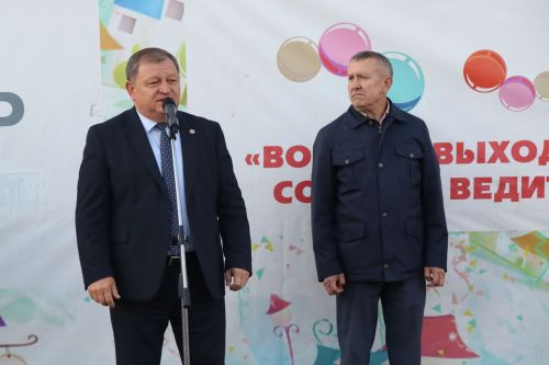В Нурлате торжественно открыли еще один благоустроенный двор