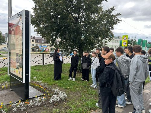 В Нурлате проходят экскурсии по улице Школьная в рамках проекта «Вспомним Героев поименно»