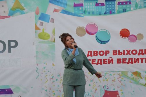 В Нурлате торжественно открыли еще один благоустроенный двор
