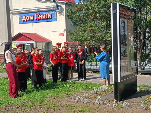 В Нурлате проходят экскурсии по улице Школьная в рамках проекта «Вспомним Героев поименно»