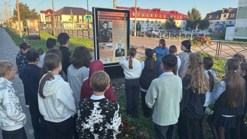 В Нурлате проходят экскурсии по улице Школьная в рамках проекта «Вспомним Героев поименно»