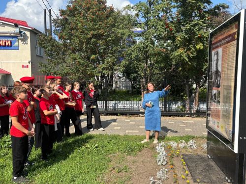 В Нурлате проходят экскурсии по улице Школьная в рамках проекта «Вспомним Героев поименно»