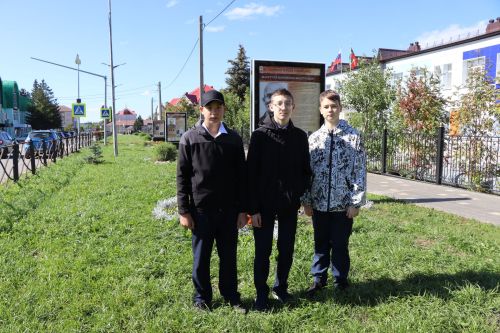 Уроки мужества под открытым небом: нурлатская молодежь знакомится с историей героев-земляков