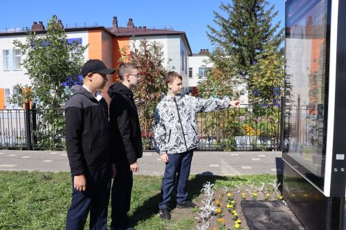 Уроки мужества под открытым небом: нурлатская молодежь знакомится с историей героев-земляков