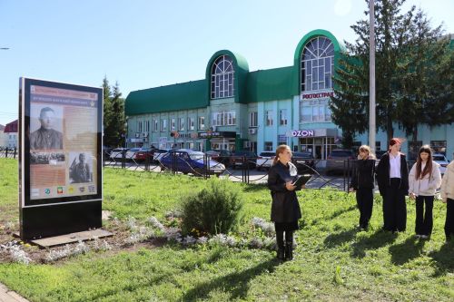 Уроки мужества под открытым небом: нурлатская молодежь знакомится с историей героев-земляков