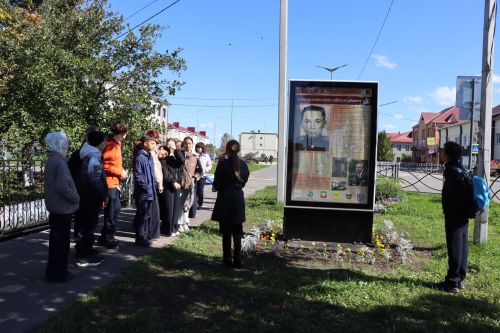 Уроки мужества под открытым небом: нурлатская молодежь знакомится с историей героев-земляков