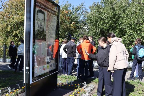 Уроки мужества под открытым небом: нурлатская молодежь знакомится с историей героев-земляков