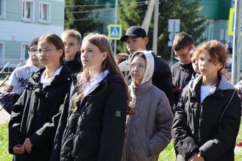 Уроки мужества под открытым небом: нурлатская молодежь знакомится с историей героев-земляков
