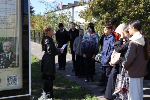 Уроки мужества под открытым небом: нурлатская молодежь знакомится с историей героев-земляков