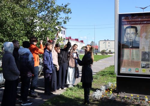 Уроки мужества под открытым небом: нурлатская молодежь знакомится с историей героев-земляков