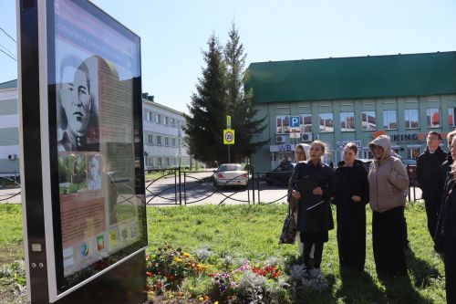 Уроки мужества под открытым небом: нурлатская молодежь знакомится с историей героев-земляков