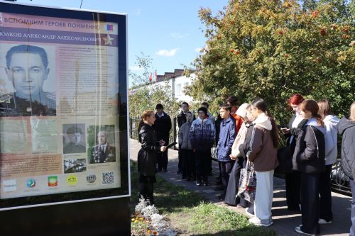 Уроки мужества под открытым небом: нурлатская молодежь знакомится с историей героев-земляков