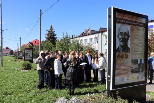 Уроки мужества под открытым небом: нурлатская молодежь знакомится с историей героев-земляков