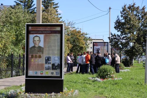 Уроки мужества под открытым небом: нурлатская молодежь знакомится с историей героев-земляков