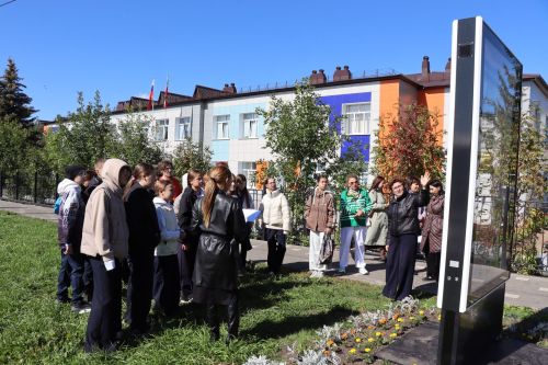 Уроки мужества под открытым небом: нурлатская молодежь знакомится с историей героев-земляков